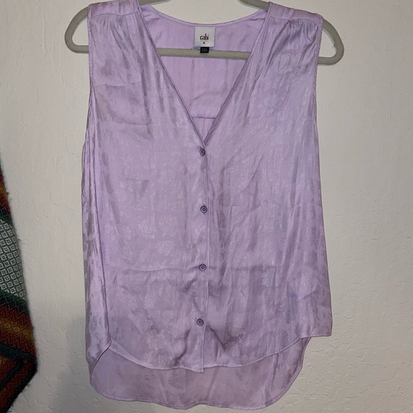 CAbi Lavender Lilac Rose Brocade Sleeveless Blouse with Enamel style buttons - Picture 2 of 14